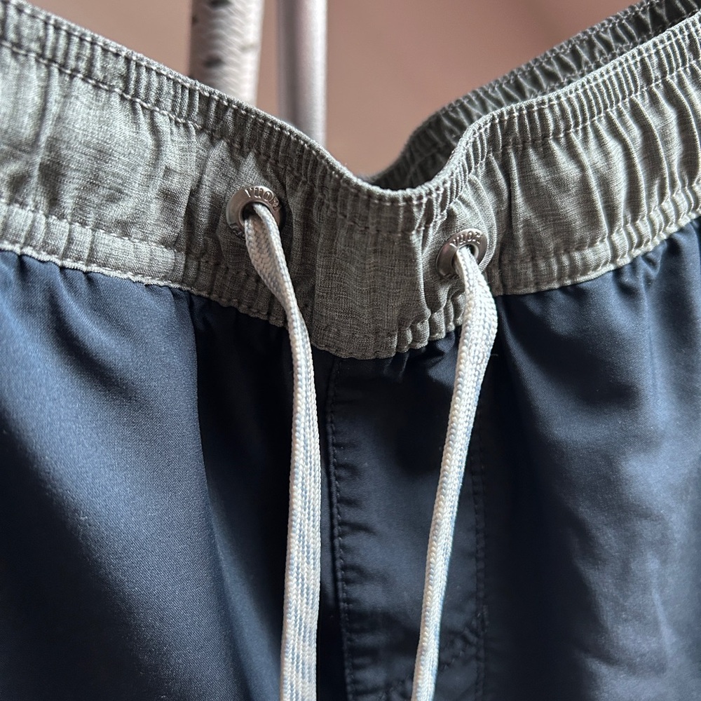 Vuori Kore 5” Navy Shorts with Gray Waistband - Picture 4 of 14